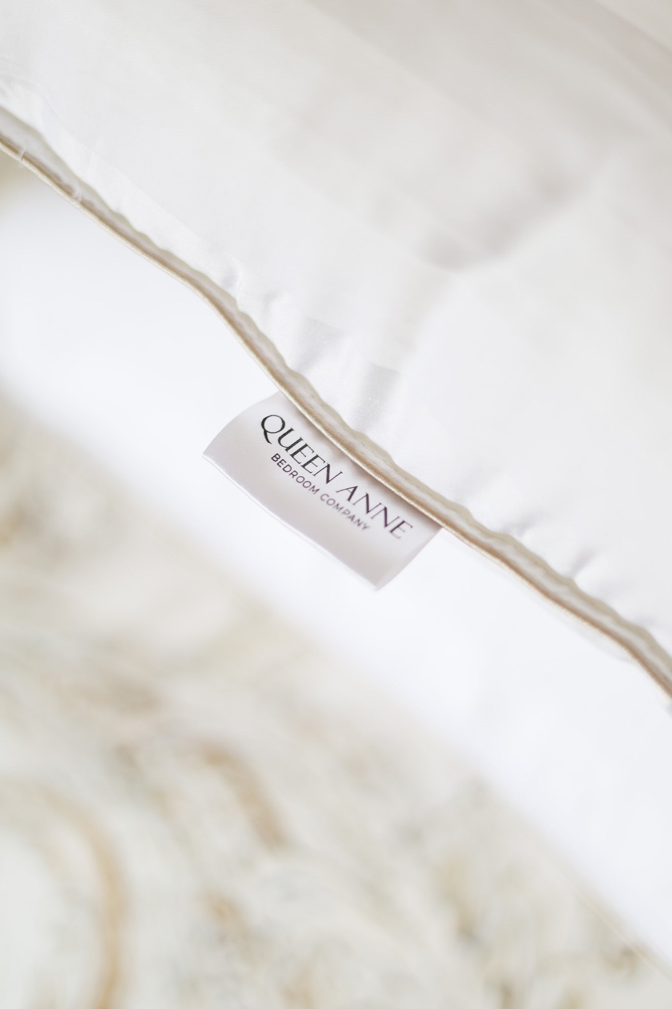 The Duke - Bamboo Cover + Comforel Fiber Fill